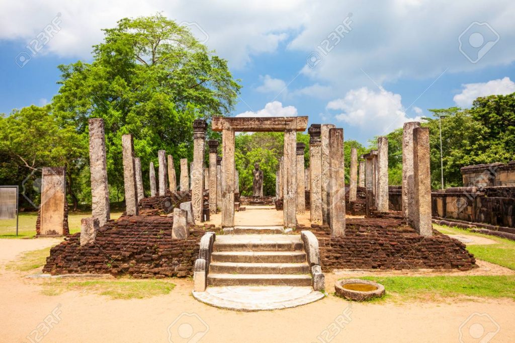 The ancient city of Polonnaruwa: dalada maligaya